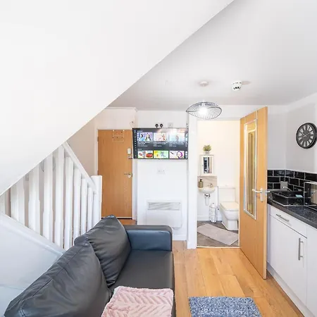 Bv Kirkstall 1 Bedroom Free Private Parking Apartment