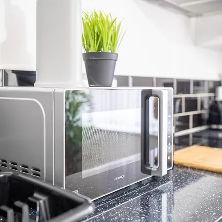 Apartment Bv Kirkstall 1 Bedroom Free Private Parking *